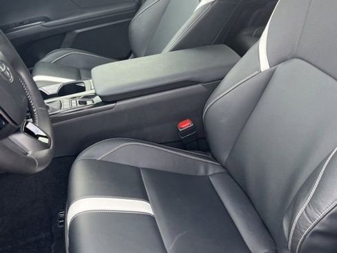 Used 2025 Toyota Camry SE image 12