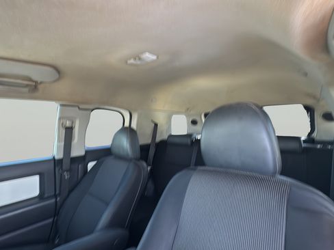 Used 2010 Toyota FJ Cruiser 4WD image 30