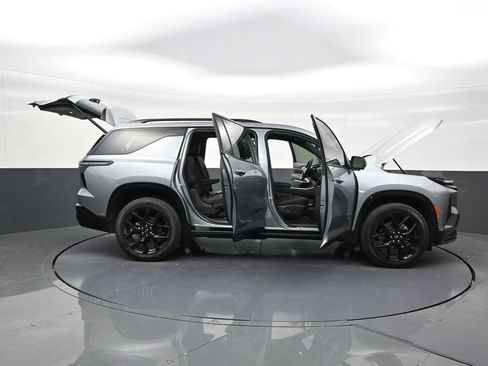 Used 2026 Chevrolet Traverse RS FWD image 30