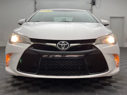 Used 2016 Toyota Camry SE FWD image 11