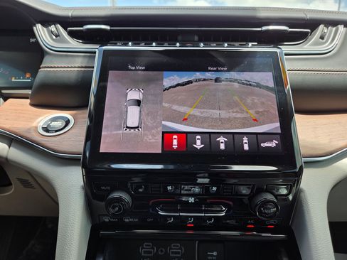 Used 2022 Jeep Grand Cherokee Summit RWD image 9