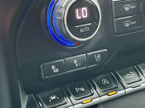 Used 2022 Chevrolet Silverado 1500 LTZ w/ Technology Package AWD/4WD image 21