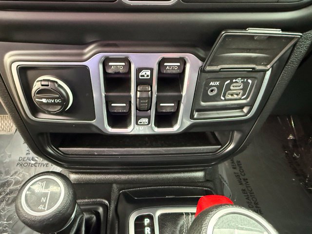 Used 2018 Jeep Wrangler Unlimited Sahara AWD/4WD image 23