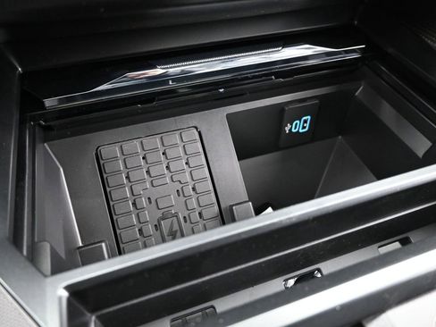 New 2026 Ford F250 Lariat w/ Black Appearance Package image 18