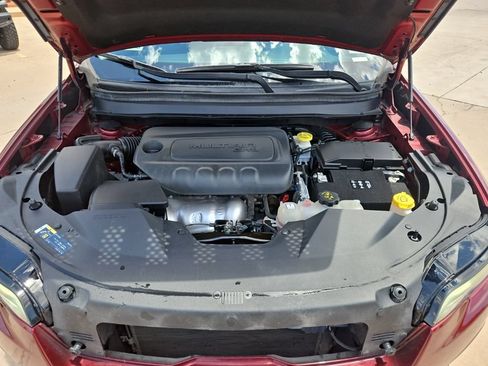 Used 2021 Jeep Cherokee Latitude AWD/4WD image 11