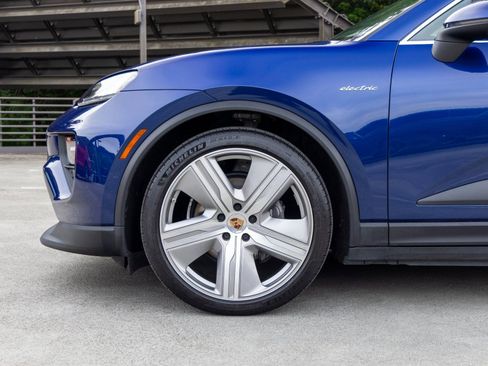 Used 2024 Porsche Macan 4 Electric image 13