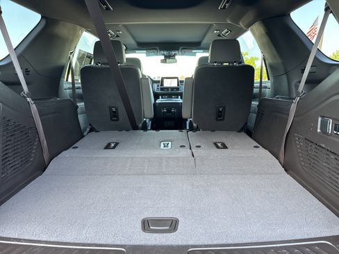 Used 2023 GMC Yukon SLT w/ SLT Premium Package RWD image 37