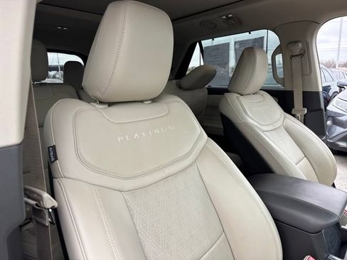 Used 2020 Ford Explorer Platinum w/ Premium Technology Package image 26