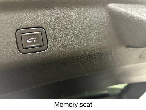 Used 2025 Chevrolet Suburban Z71 AWD/4WD image 30