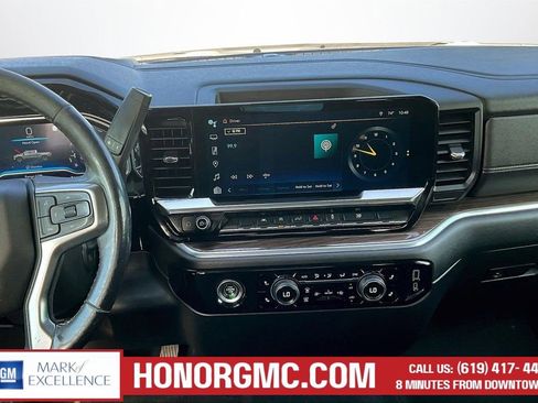 Used 2022 Chevrolet Silverado 1500 LT AWD/4WD image 10