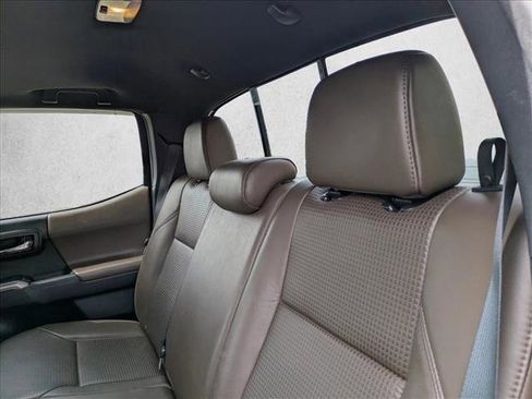 Used 2017 Toyota Tacoma Limited w/ Tow Package AWD/4WD image 18
