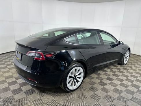 Used 2023 Tesla Model 3 Standard Range image 3