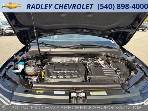 Used 2024 Volkswagen Tiguan SE w/ Panoramic Sunroof Package AWD/4WD image 23
