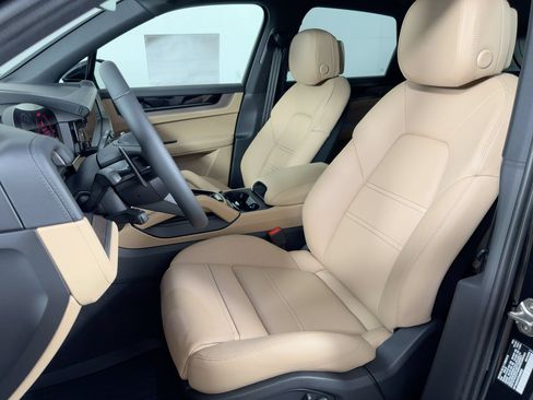 New 2026 Porsche Cayenne AWD/4WD image 5