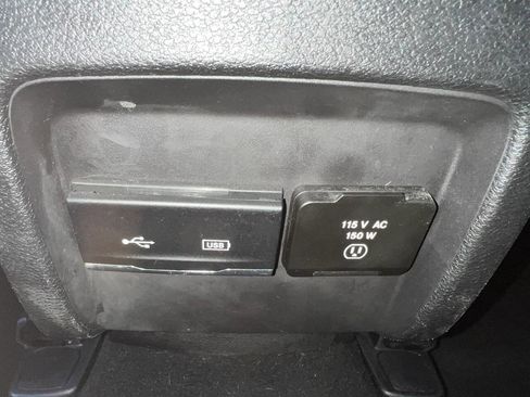 Used 2019 Jeep Cherokee Limited image 24