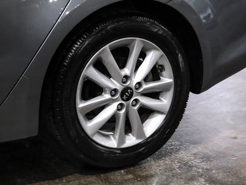 Used 2017 Kia Forte S FWD image 50