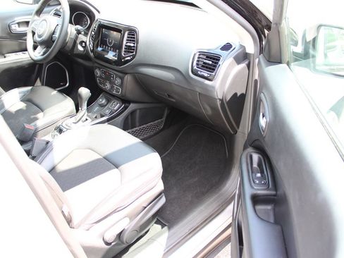 Used 2021 Jeep Compass Latitude w/ Sun and Sound Group AWD/4WD image 45