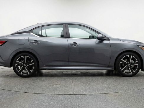 Used 2025 Nissan Sentra SV image 11