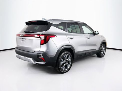 Used 2025 Kia Seltos LX image 7