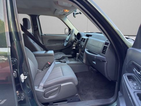 Used 2011 Jeep Liberty Sport image 13