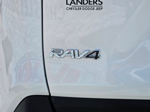 Used 2021 Toyota RAV4 XLE FWD image 31