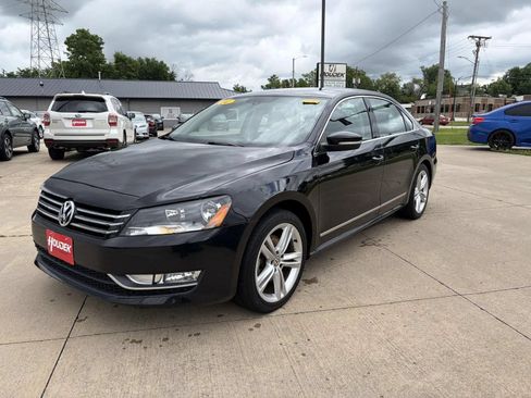 Used 2014 Volkswagen Passat 1.8T SEL Premium FWD image 3
