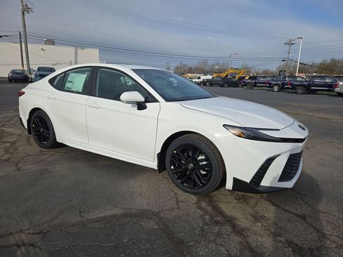 New 2026 Toyota Camry SE image 7