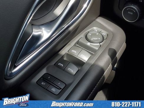 Used 2023 Chevrolet Suburban Z71 AWD/4WD image 17