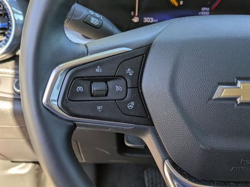 Used 2025 Chevrolet Trax LT w/ LT Convenience Package image 20