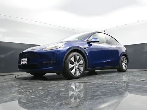 Used 2021 Tesla Model Y Long Range AWD/4WD image 38