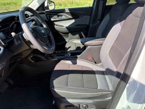 Used 2023 Chevrolet TrailBlazer LT w/ Convenience Package FWD image 12