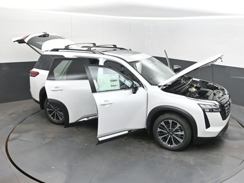 New 2026 Nissan Pathfinder Platinum AWD/4WD image 40