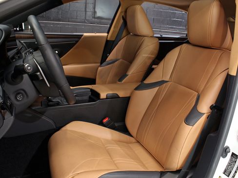 Used 2022 Lexus ES 300h Ultra Luxury w/ Accessory Package 2 FWD image 36