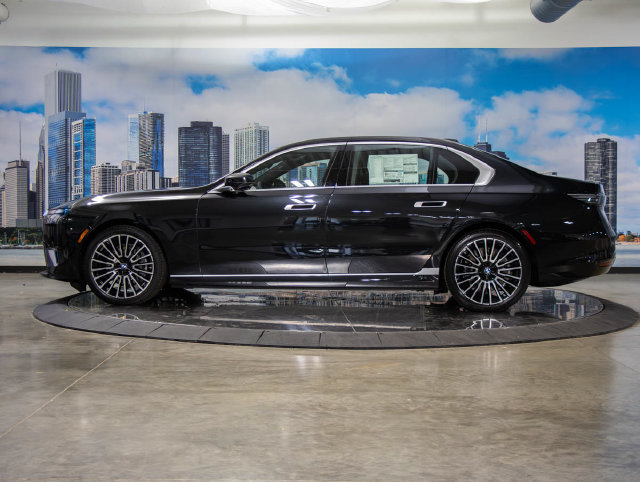Used 2027 BMW i7 xDrive50 AWD/4WD image 4