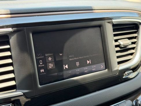 Used 2023 Chrysler Voyager LX FWD image 30