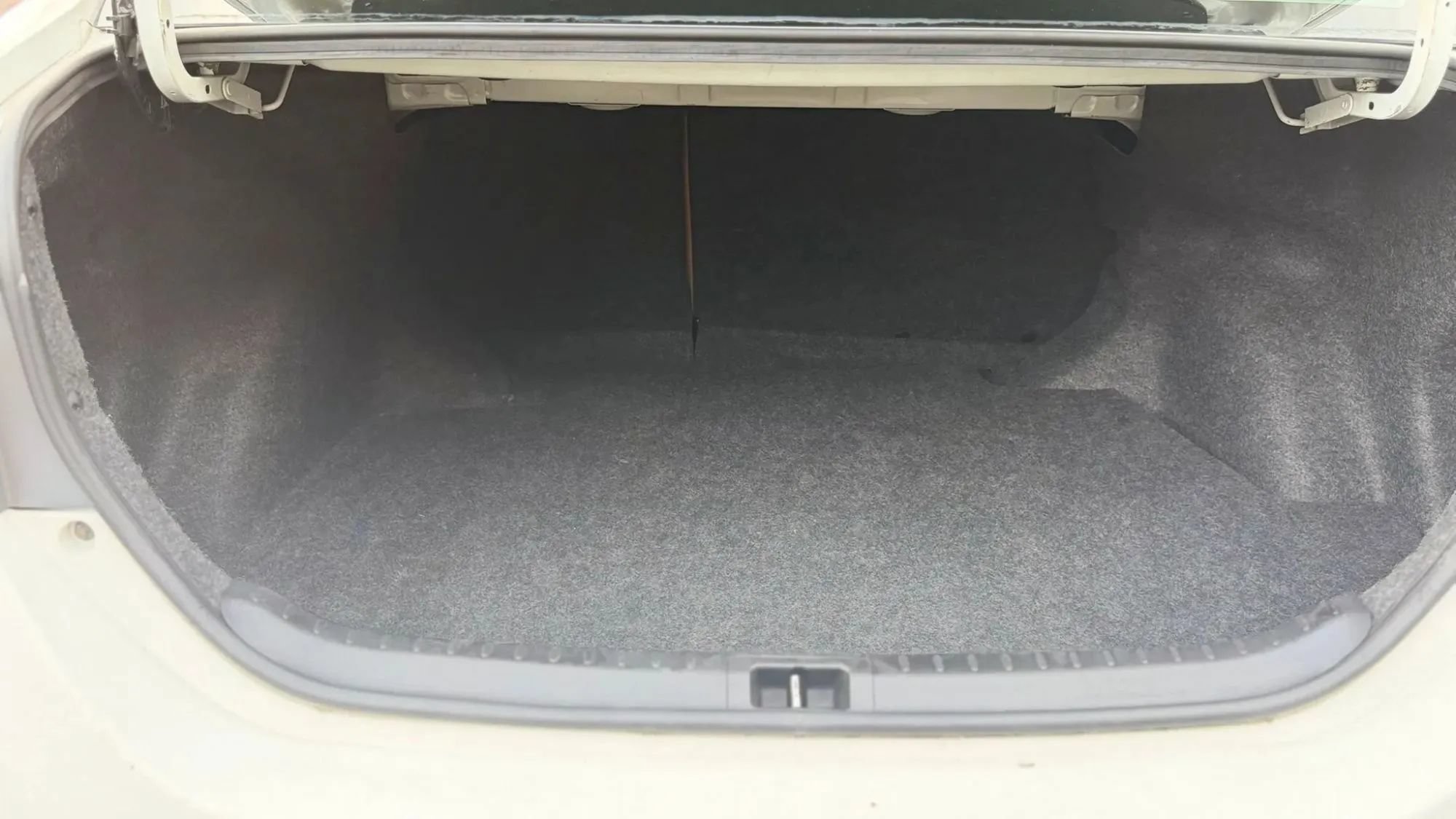 Used 2015 Toyota Corolla LE FWD image 33