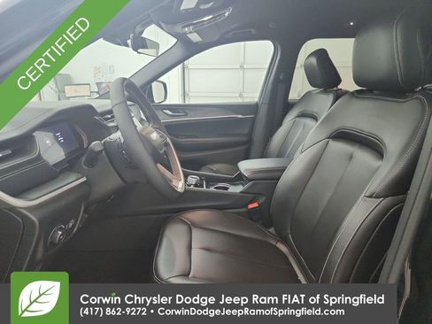 Certified 2025 Jeep Grand Cherokee L Limited w/ Black Appearance Package image 10