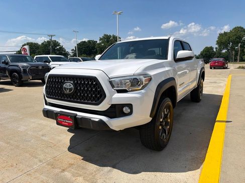 Used 2019 Toyota Tacoma TRD Off-Road w/ Technology Package AWD/4WD image 3