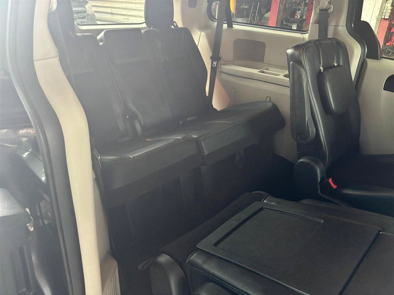Used 2020 Dodge Grand Caravan SXT FWD image 13