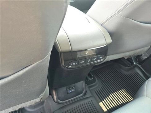 Used 2022 Toyota Highlander L FWD image 17