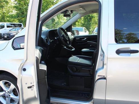 Used 2016 Mercedes-Benz Metris Passenger image 10