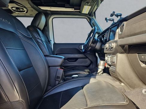 Used 2021 Jeep Wrangler Unlimited Sahara w/ Cold Weather Group image 15