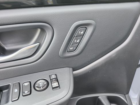 Used 2025 Honda Pilot TrailSport image 29