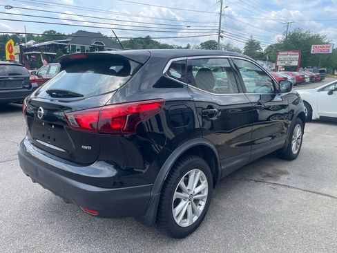 Used 2019 Nissan Rogue Sport S w/ Appearance Package AWD/4WD image 4