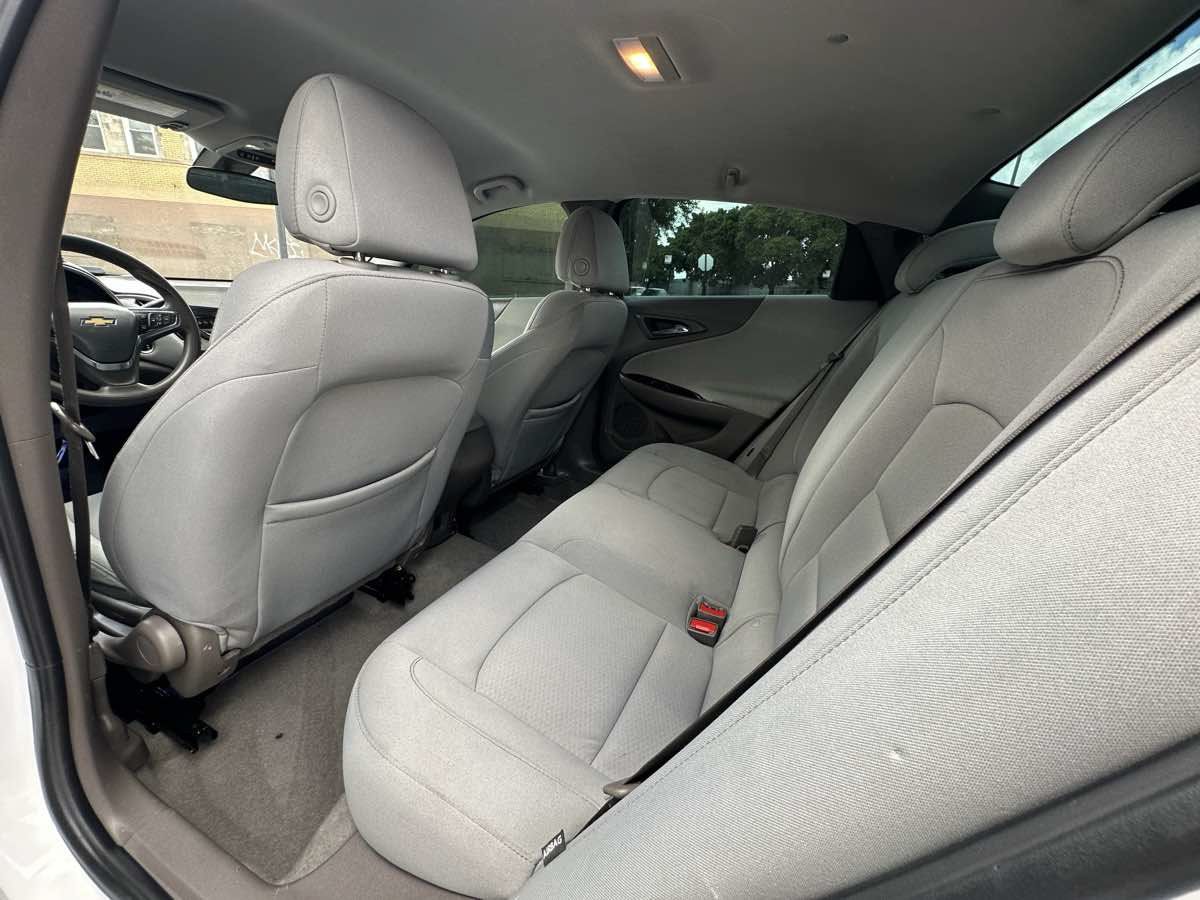Used 2021 Chevrolet Malibu LS FWD image 33