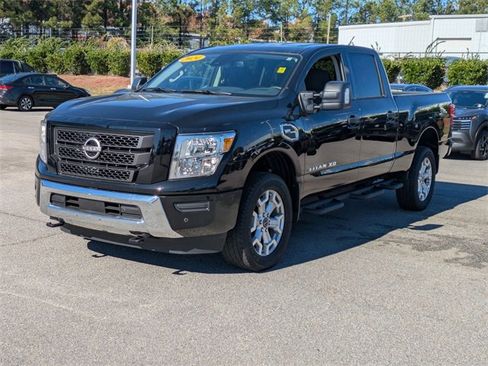 Used 2024 Nissan Titan SV w/ SV Convenience Package image 7