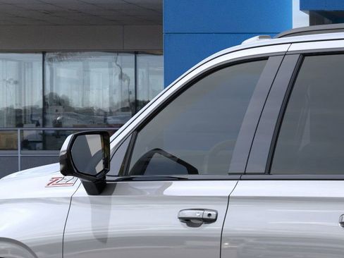 New 2026 Chevrolet Suburban Z71 image 12