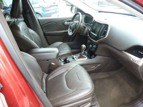 Used 2014 Jeep Cherokee Trailhawk w/ Comfort/Convenience Group AWD/4WD image 38