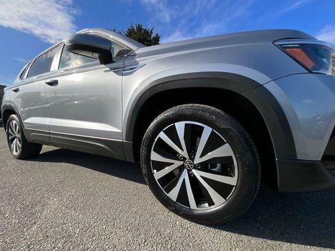 Certified 2022 Volkswagen Taos SE AWD/4WD image 10