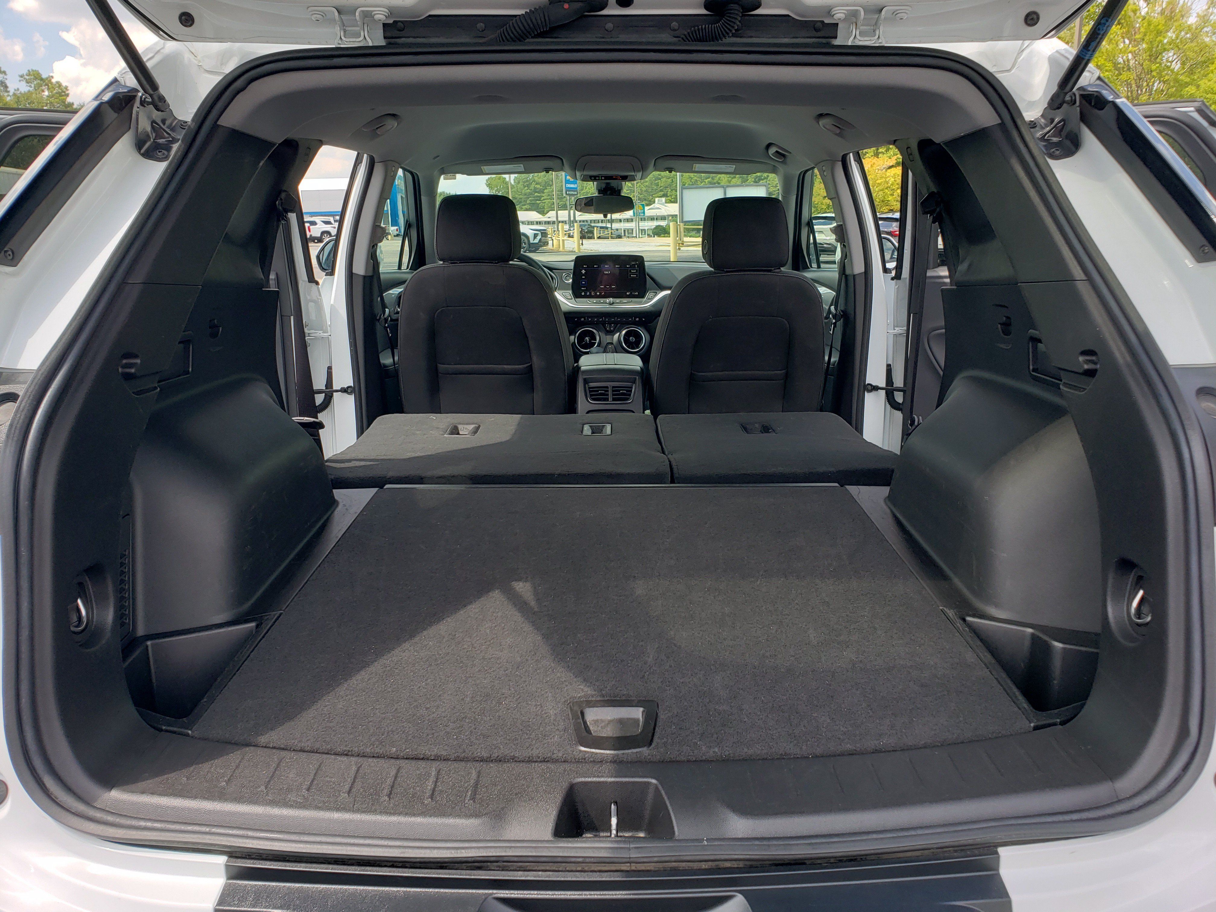Used 2025 Chevrolet Blazer LT FWD image 11